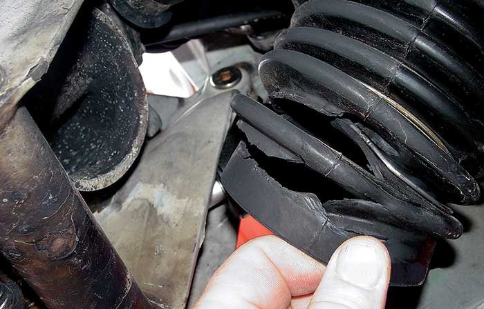 Damages outdrive bellows