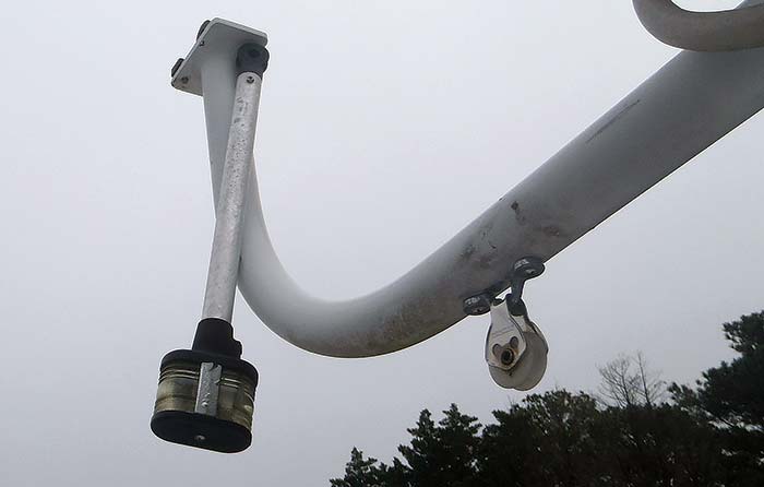 Damaged anchor light