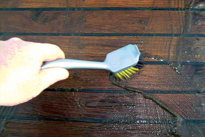 Powering off dirt with brush